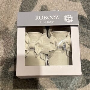 Robeez Cream Baby Shoes with Bows